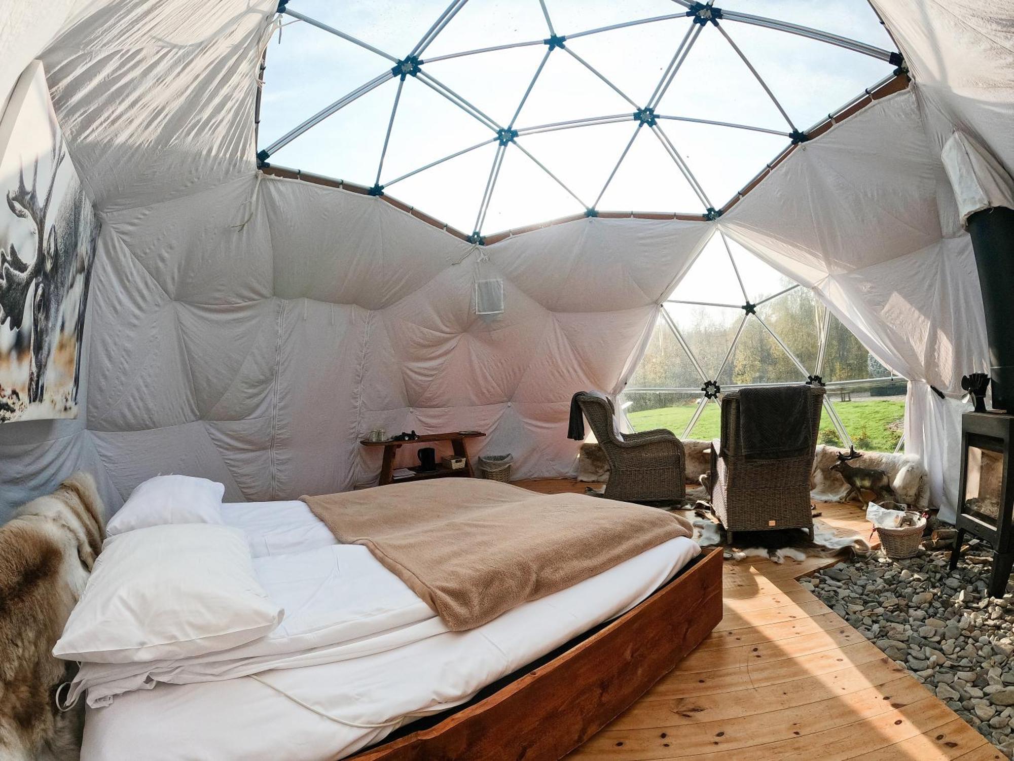 Wild Caribou Dome Hotel Lakselv Exterior photo